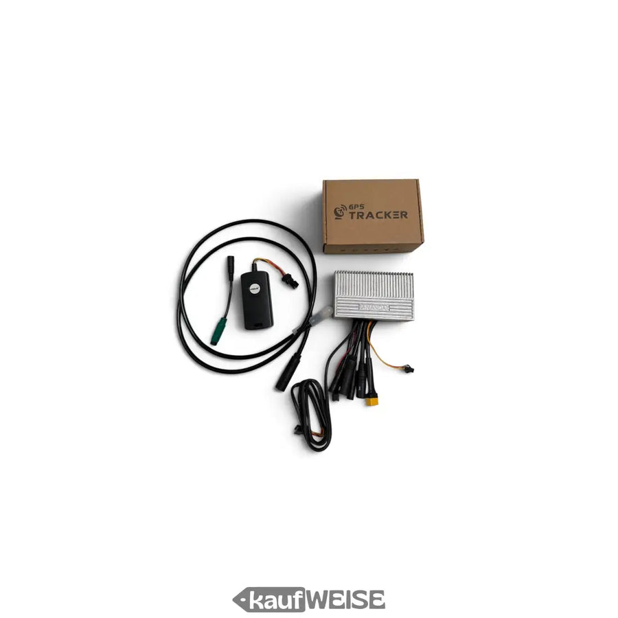 GPS tracker with a wide voltage range