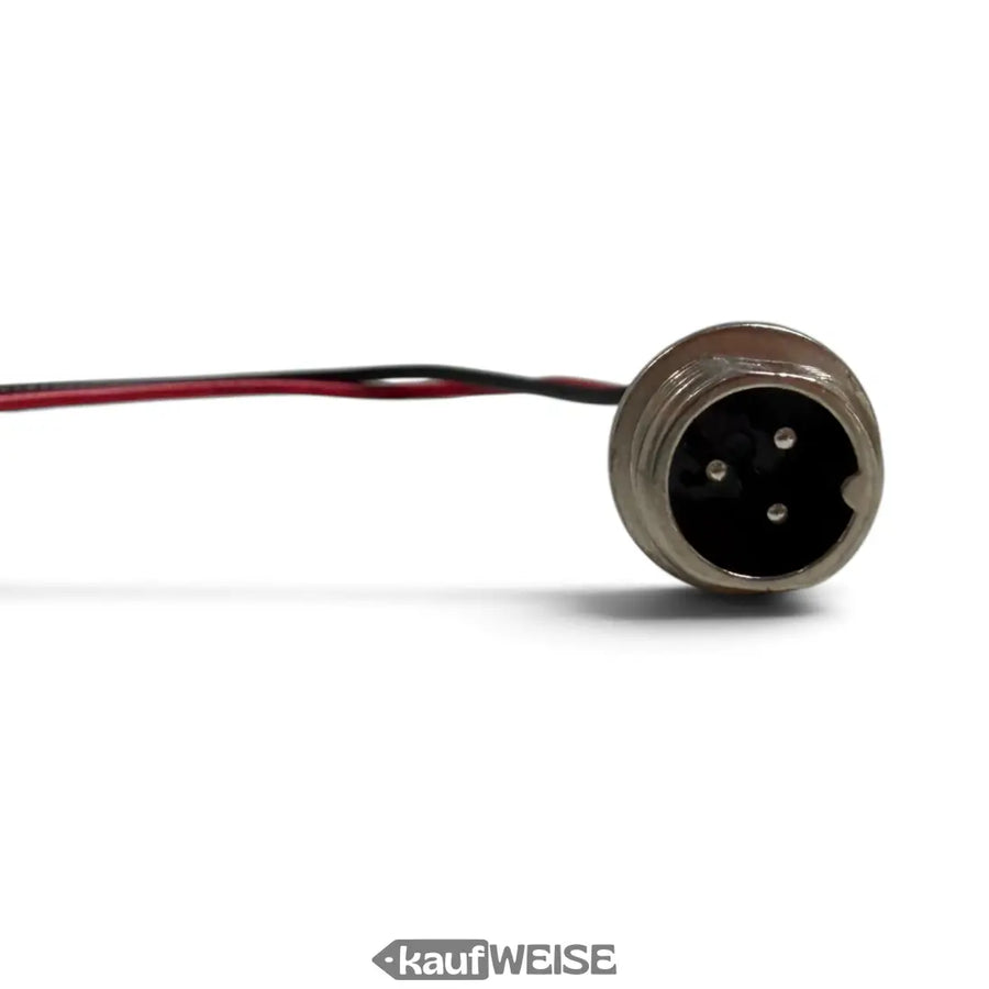 3-pin socket, 2 wires connected