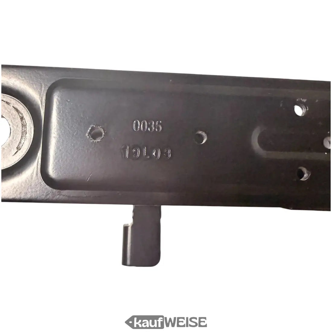 Schwarze Ninebot Max G30 Vorderradgabel mit gravierten Markierungen und Montagelöchern