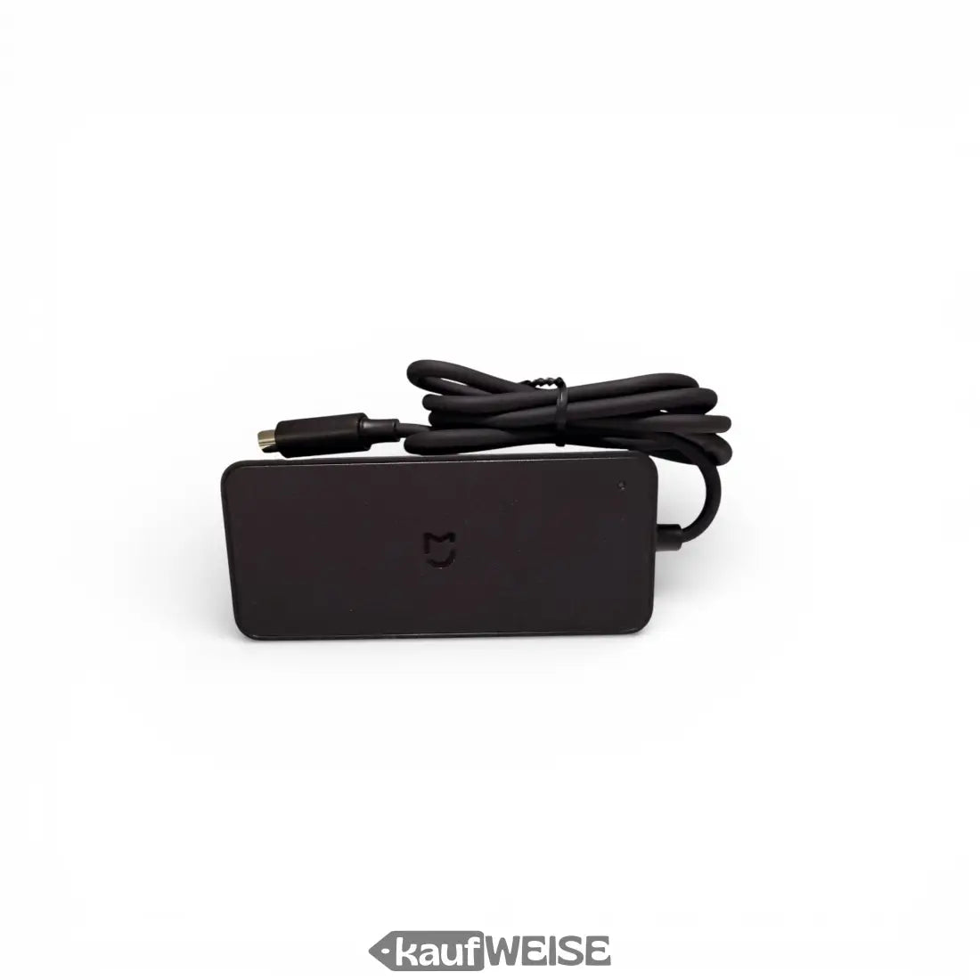 Schwarzes Xiaomi Ladegerät 42V 1.7A mit gewickeltem USB-C Kabel
